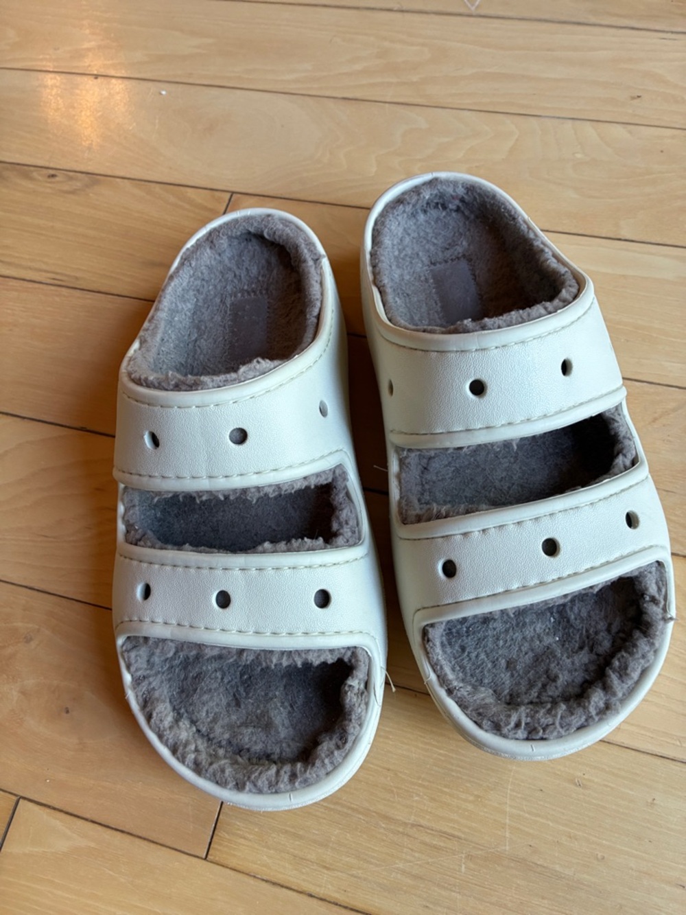Crocs - Picture 2 of 9